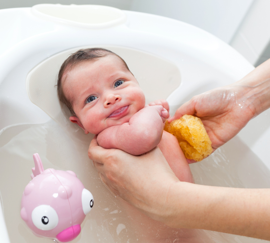 Nettoyage bébé : comment choisir le bon produit pour une peau douce et protégée ?